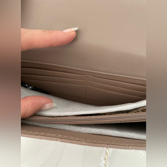 NWT | Badgley Mischka | Diamond Quilt Convertible Crossbody Bag | Taupe - Picture 8 of 8